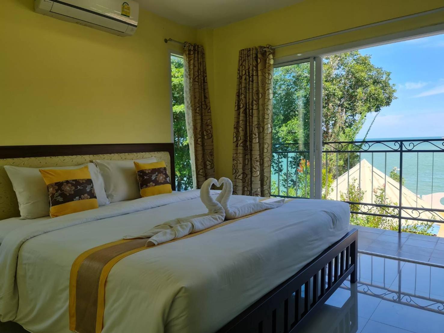 Chom By The Sea Hotel Ao Nam Mao Ngoại thất bức ảnh