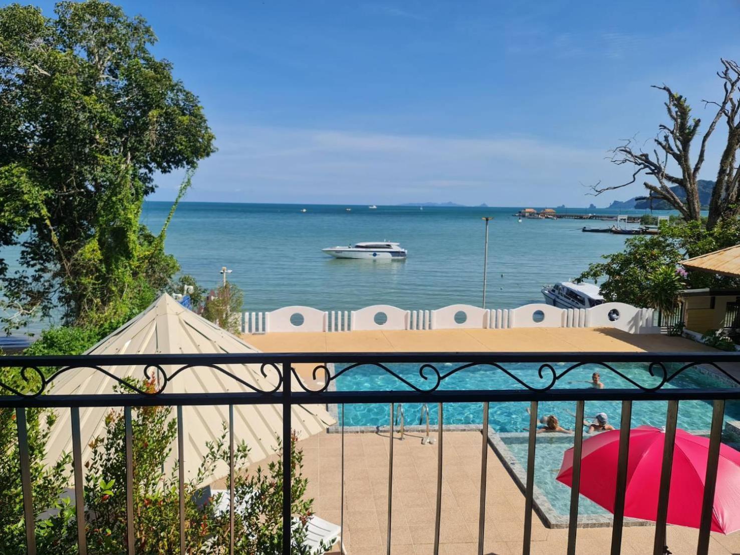 Chom By The Sea Hotel Ao Nam Mao Ngoại thất bức ảnh
