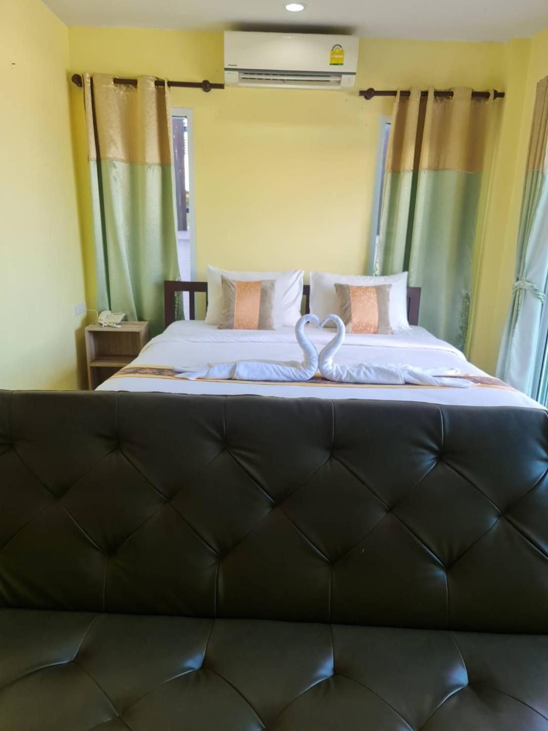 Chom By The Sea Hotel Ao Nam Mao Ngoại thất bức ảnh