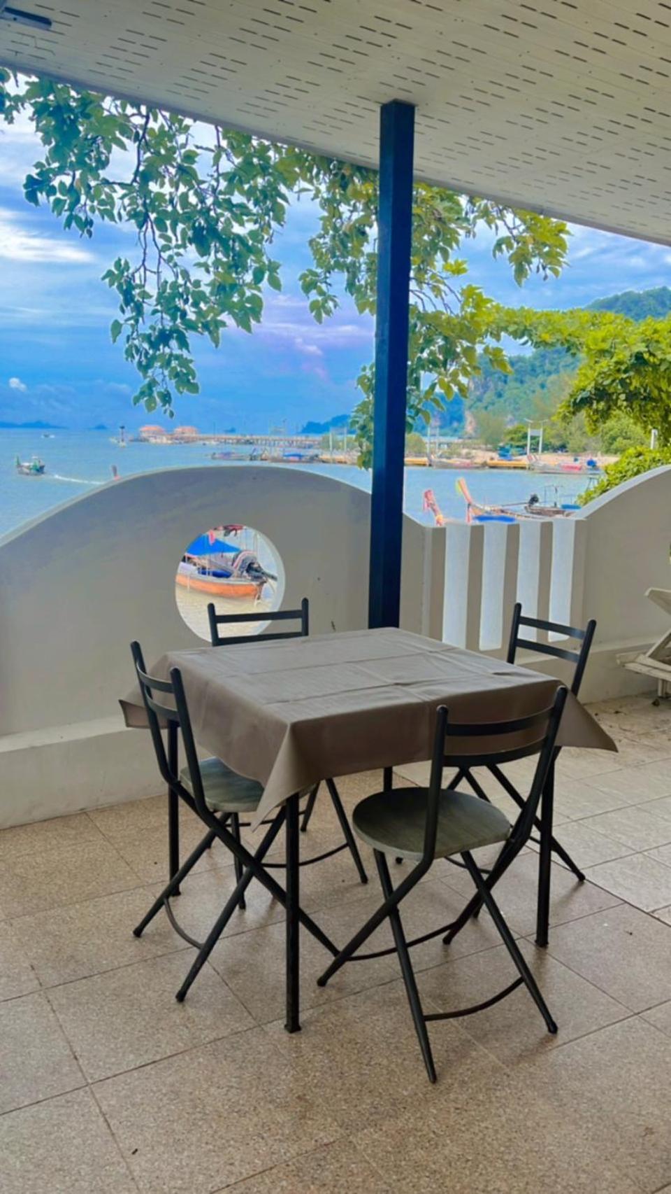 Chom By The Sea Hotel Ao Nam Mao Ngoại thất bức ảnh