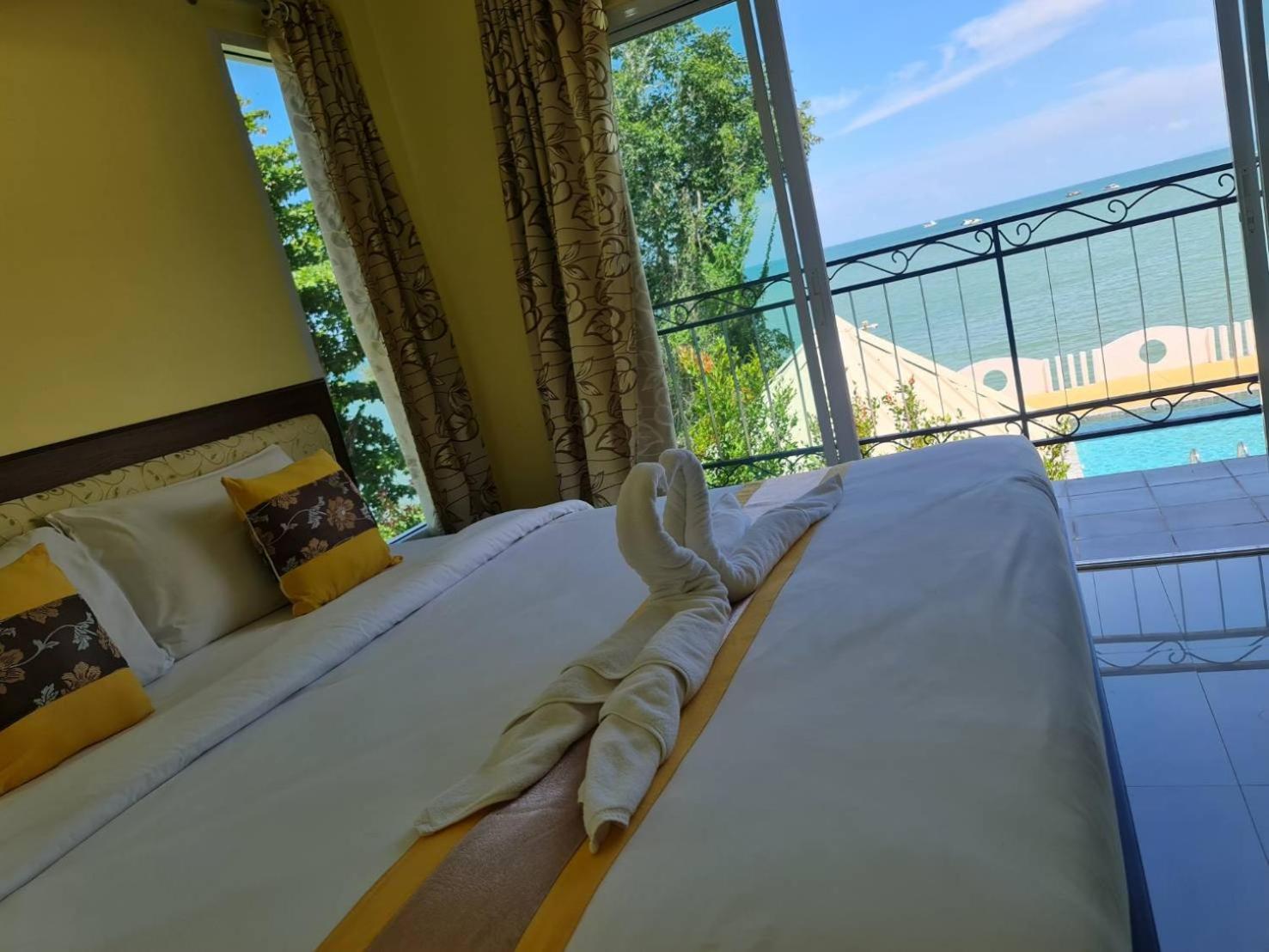 Chom By The Sea Hotel Ao Nam Mao Ngoại thất bức ảnh