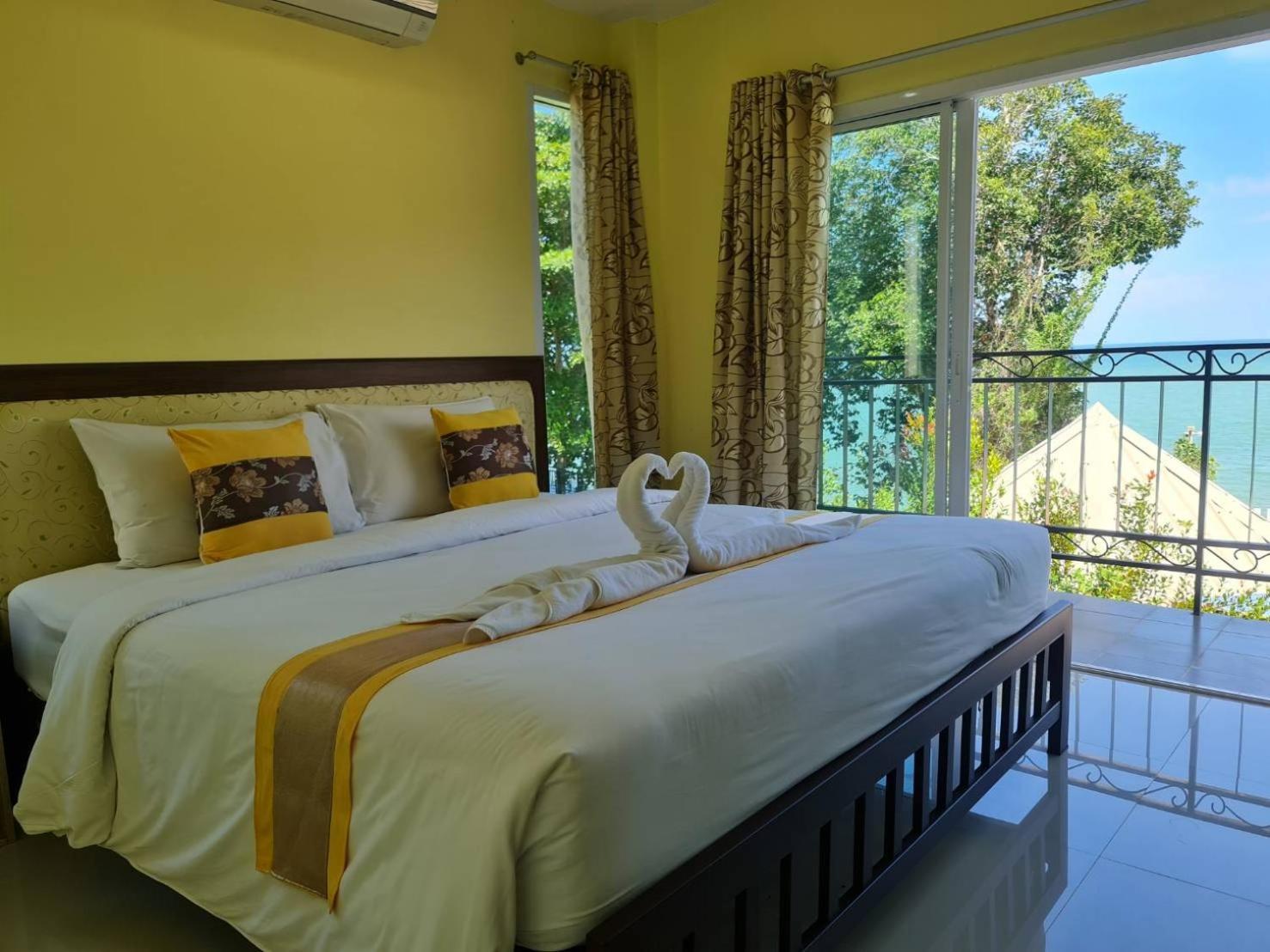 Chom By The Sea Hotel Ao Nam Mao Ngoại thất bức ảnh